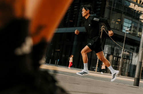 Echte Leidenschaft! 43einhalb, der Sneaker-Spezialist und Destination für Lifestyle- und Streetwear.